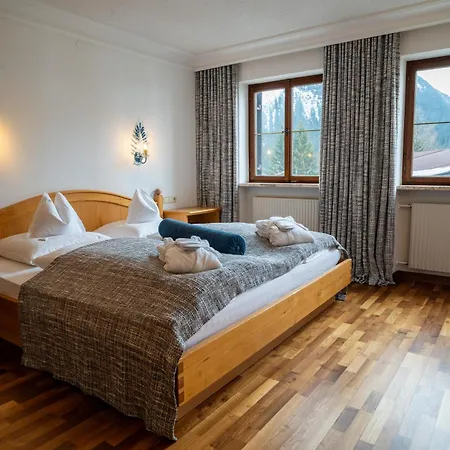 Hinterwies - In / / Dine Hotel