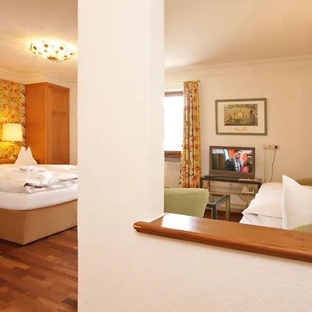 Hotel Hinterwies - In / / Dine Lech am Arlberg