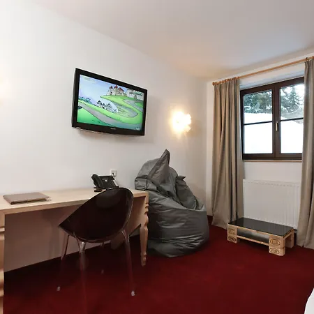 Hinterwies – In / / Dine