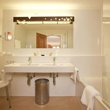 Hotel Hinterwies - In / / Dine Lech am Arlberg