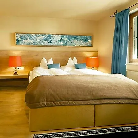 Hotel Hinterwies - In / / Dine Lech am Arlberg