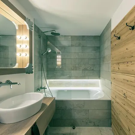 Hinterwies – In / / Dine Hotel 4*
