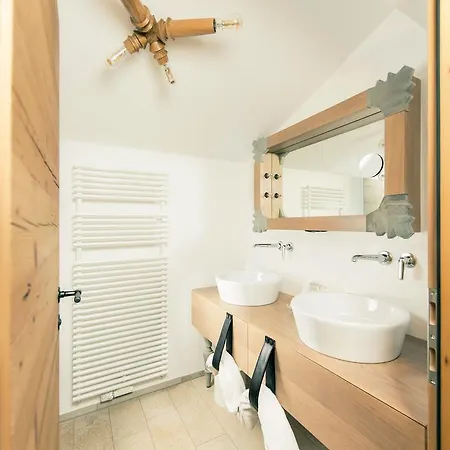 Hotel Hinterwies – In / / Dine Lech am Arlberg