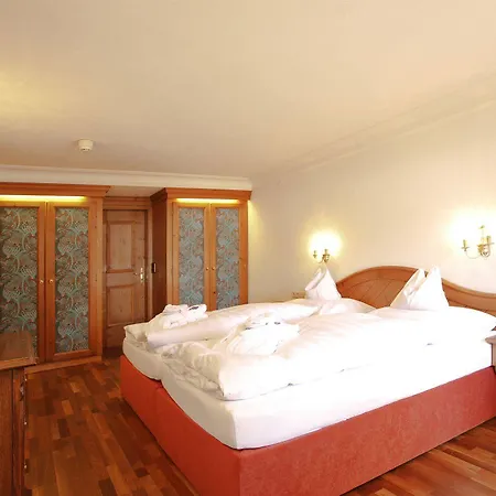 Hinterwies - In / / Dine Hotel