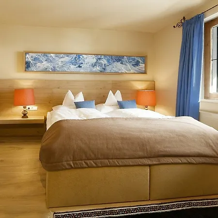 Hinterwies - In / / Dine Hotel