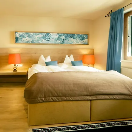 Hinterwies – In / / Dine Hotel