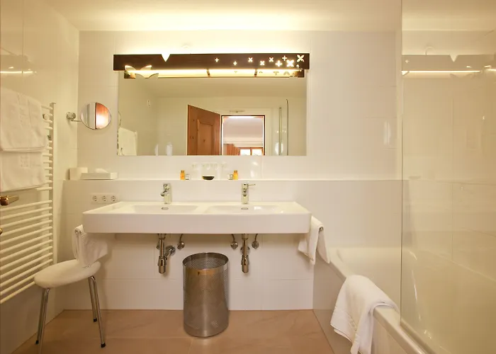 Hotel Hinterwies – In / / Dine Lech am Arlberg